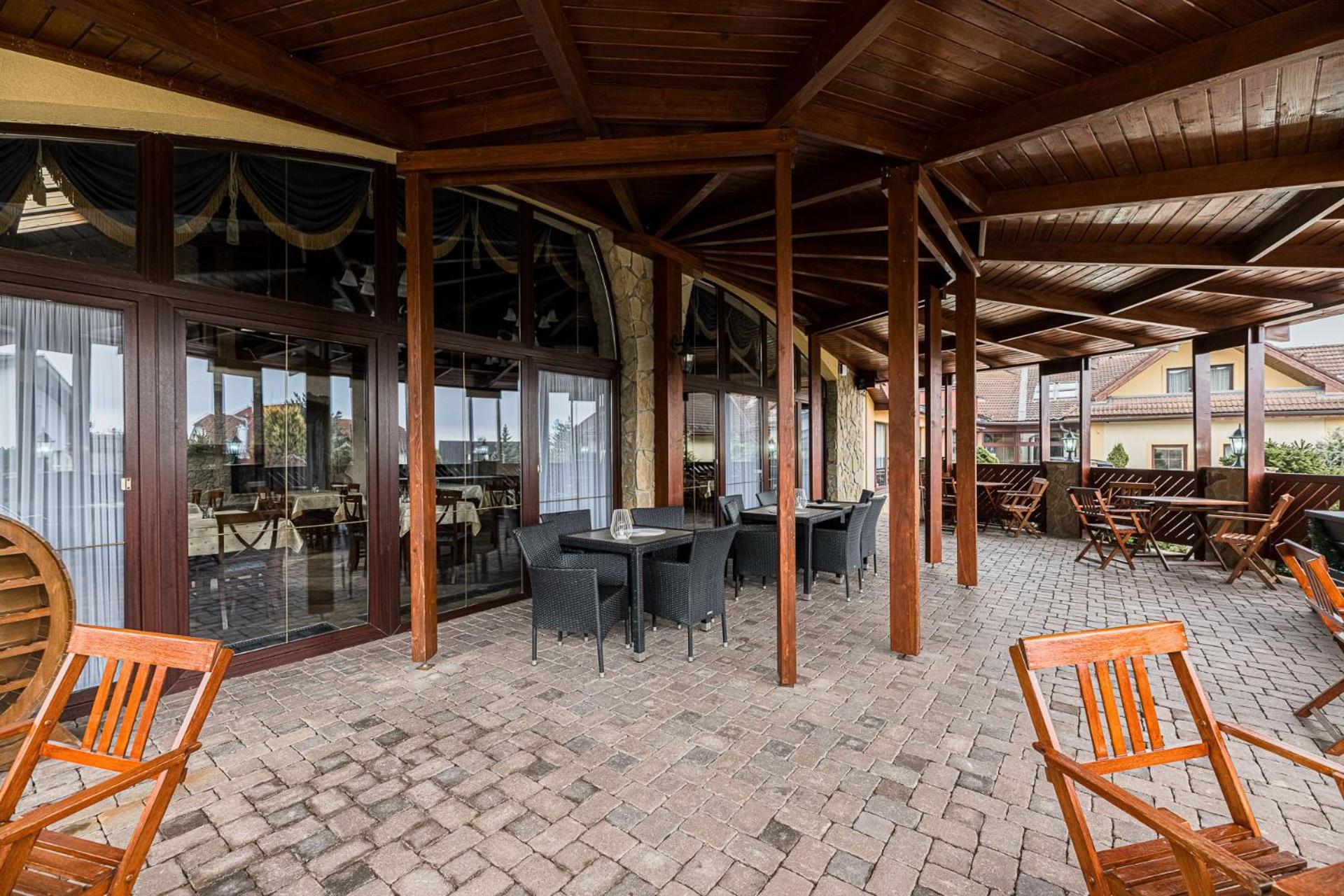 Hotel Amalia Nova Lesna Exterior photo