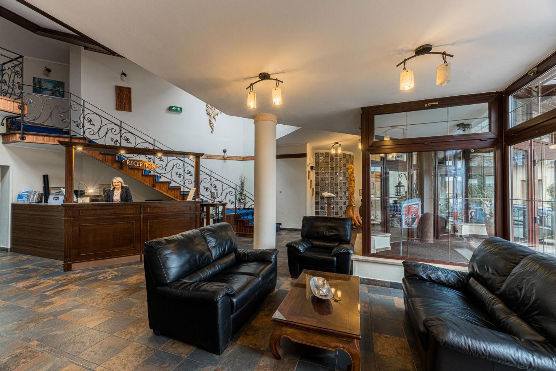 Hotel Amalia Nova Lesna Exterior photo