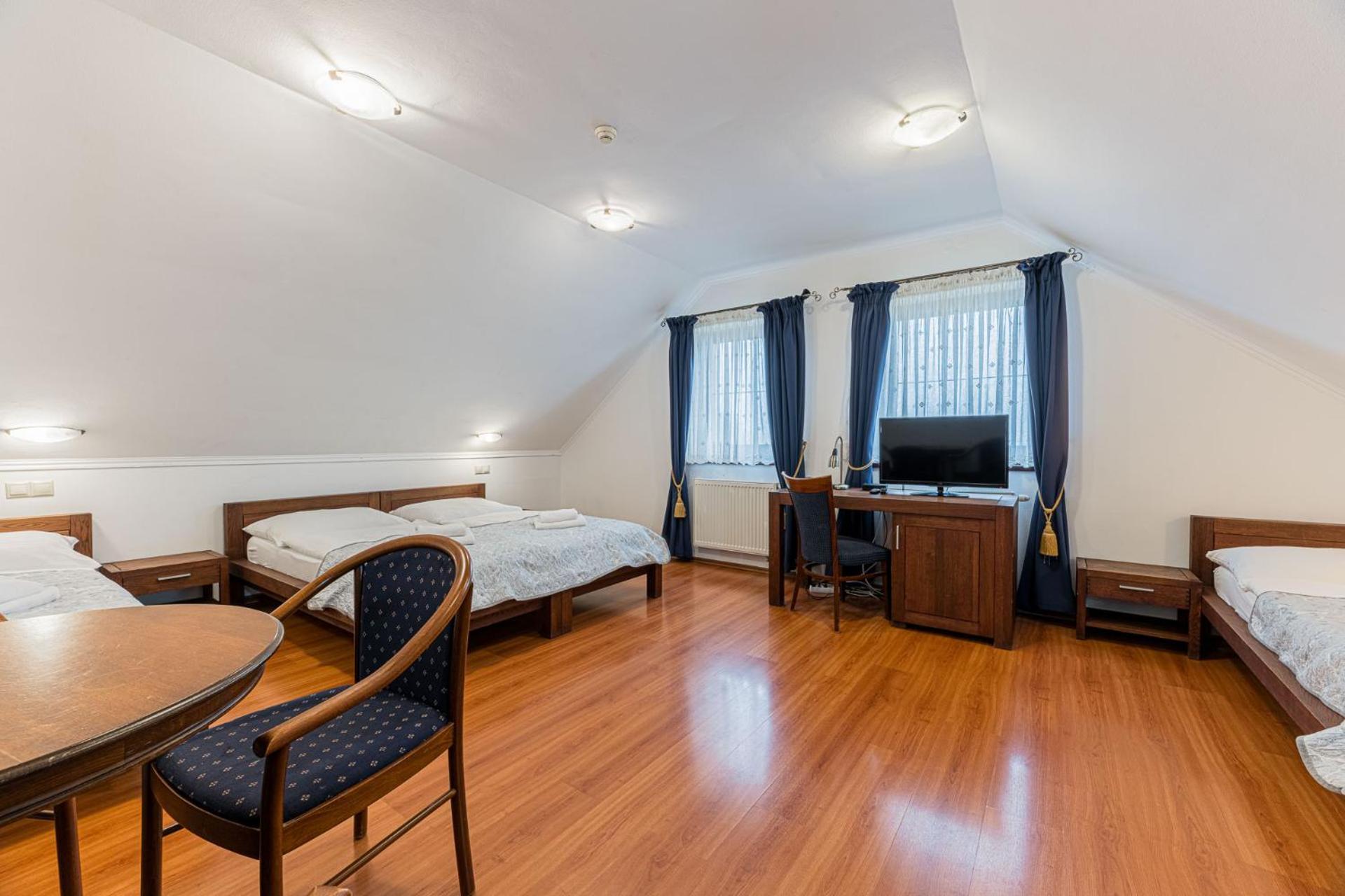 Hotel Amalia Nova Lesna Exterior photo