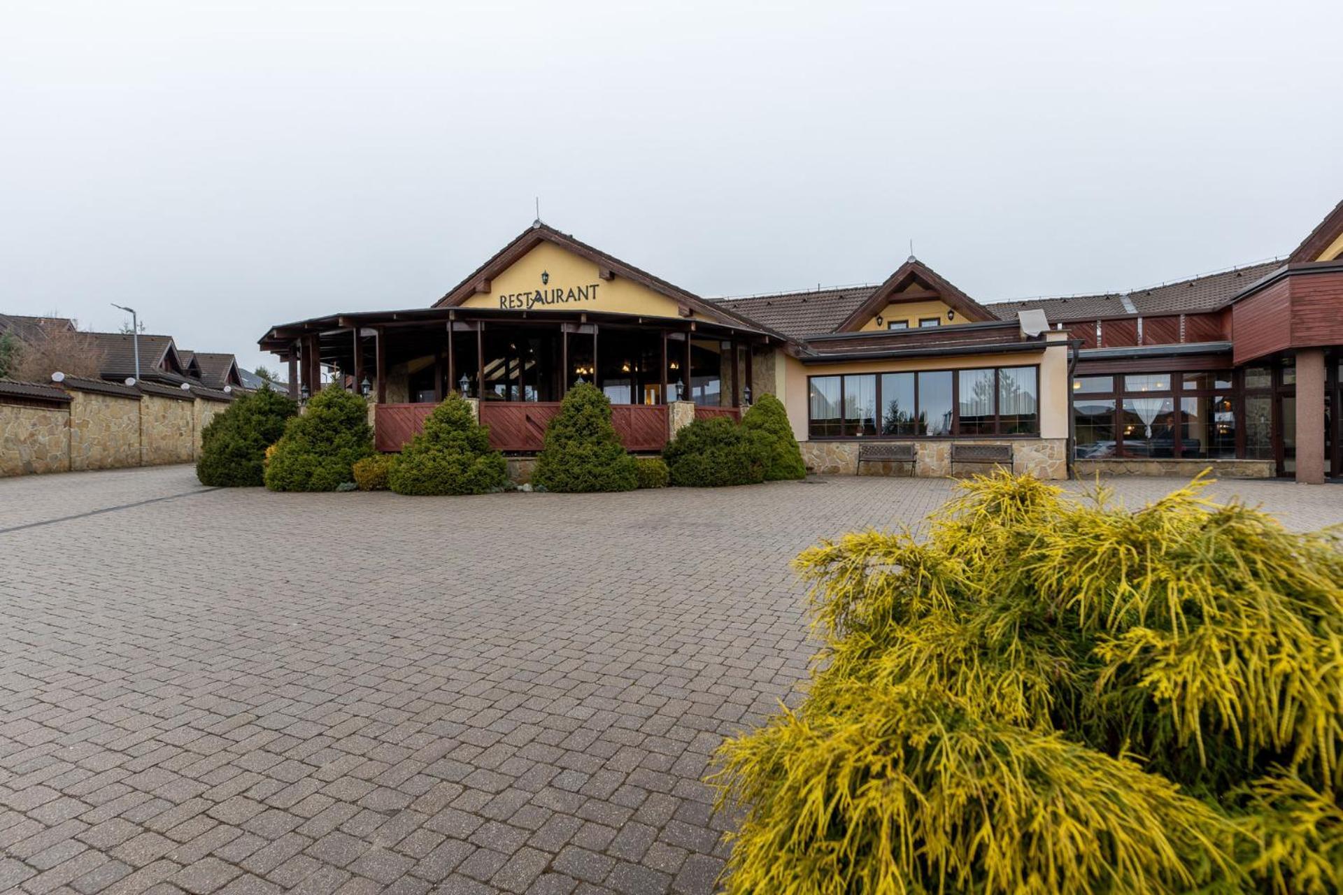 Hotel Amalia Nova Lesna Exterior photo