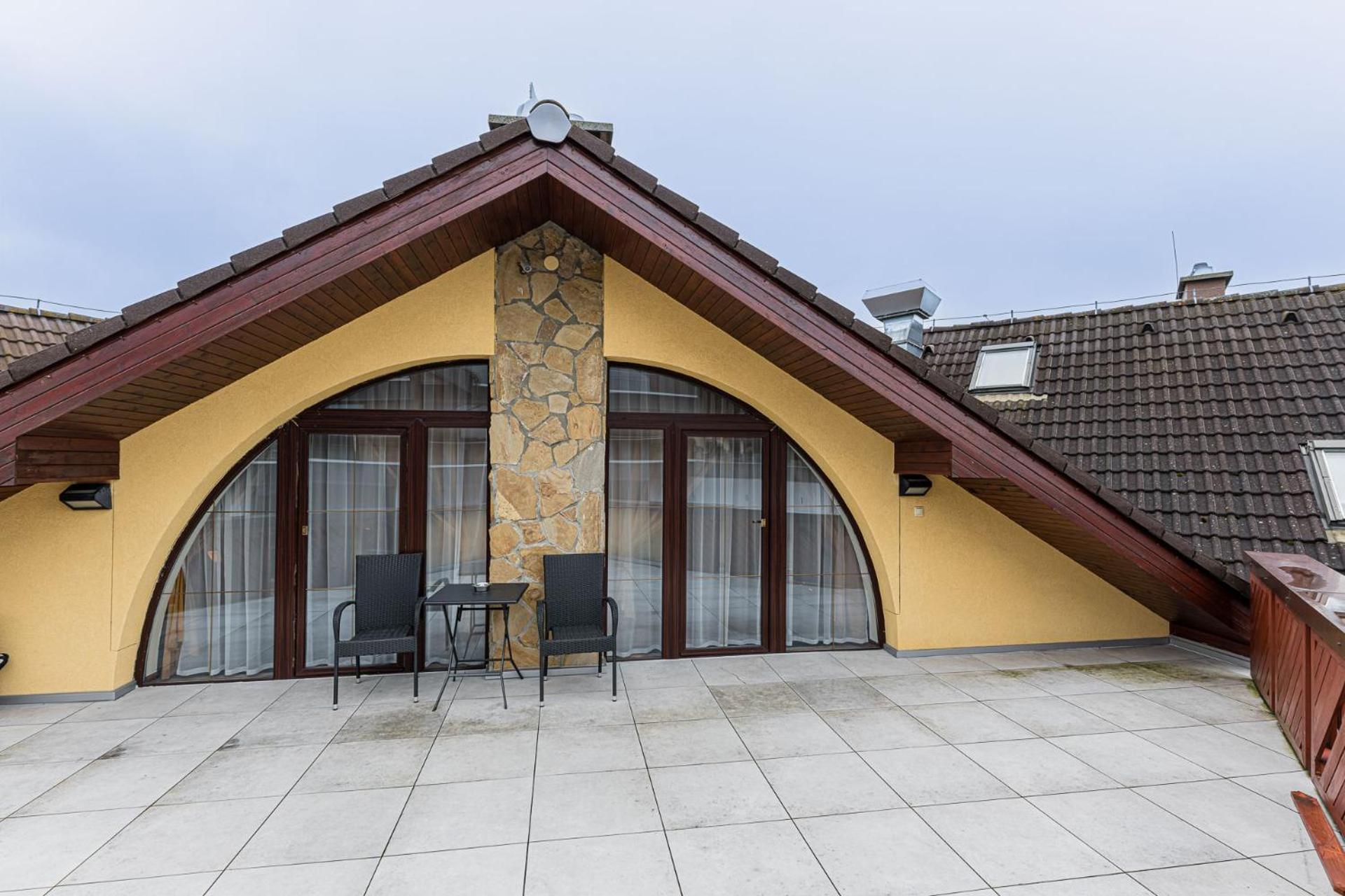 Hotel Amalia Nova Lesna Exterior photo