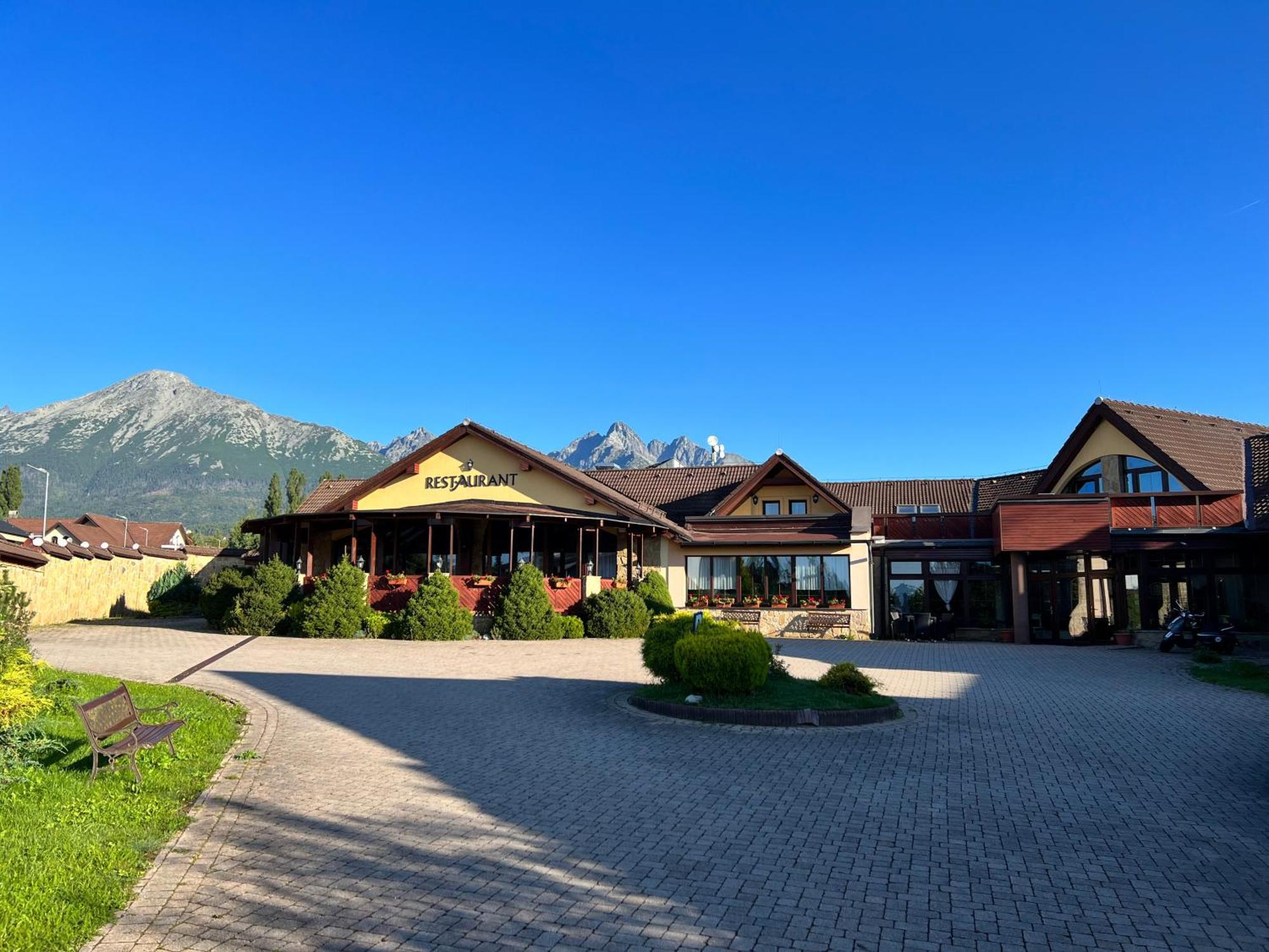 Hotel Amalia Nova Lesna Exterior photo